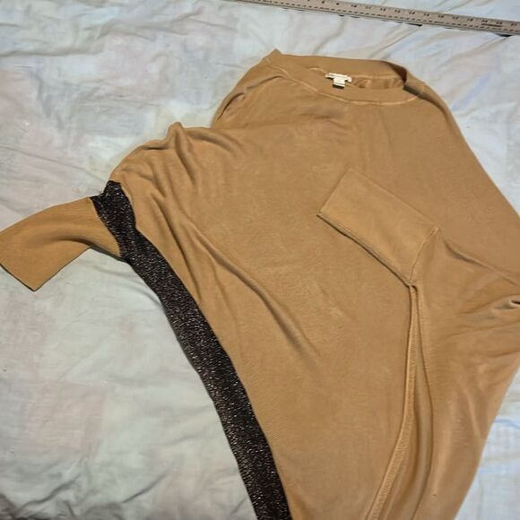 Interesting Asymmetrical Cut Cato Sweater Tan and Black Womens Large - Picture 7 of 7